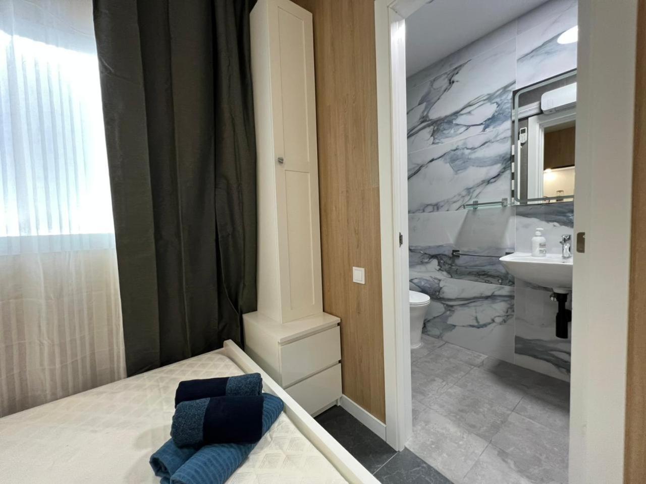 Aparthotel Carcaixent 24 Valenza Esterno foto