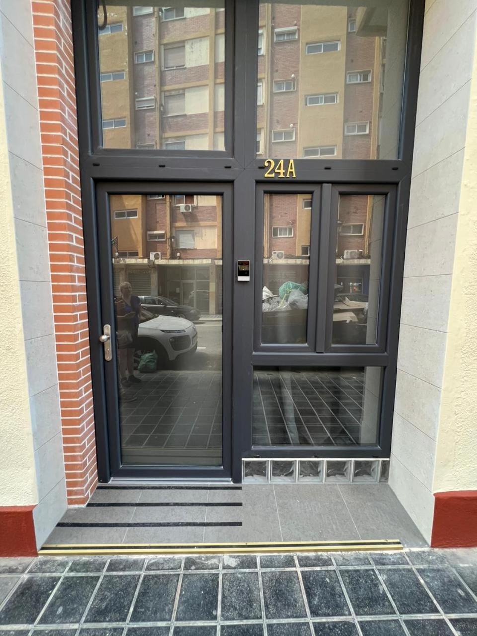 Aparthotel Carcaixent 24 Valenza Esterno foto