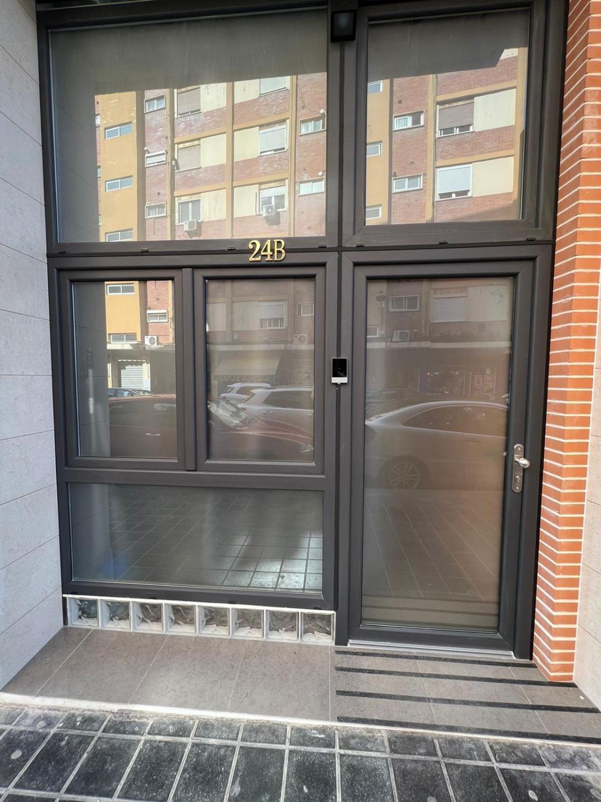 Aparthotel Carcaixent 24 Valenza Esterno foto