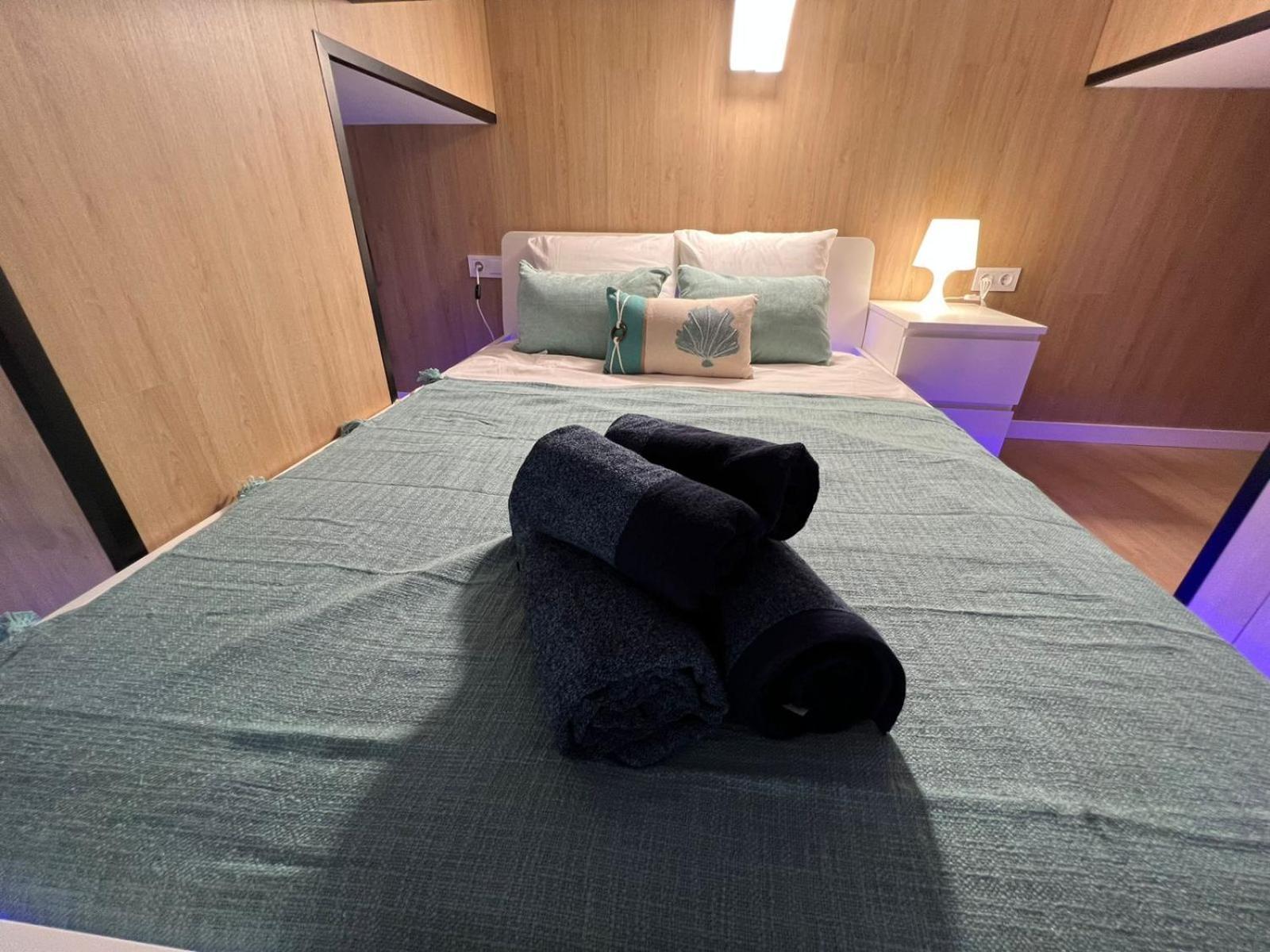 Aparthotel Carcaixent 24 Valenza Esterno foto